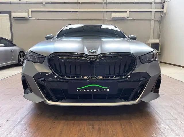 BMW 5 Series view 7