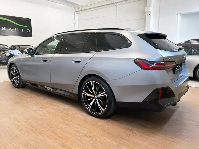 BMW 5 Series view 3