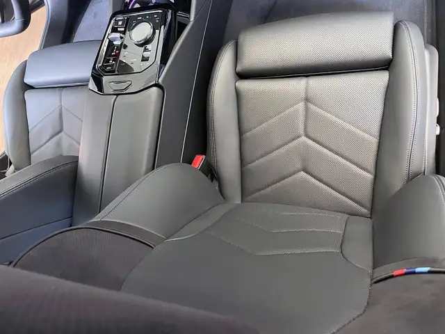 BMW 5 Series view 12