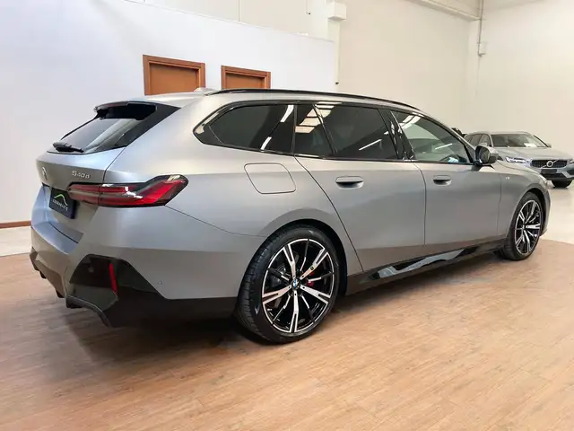 BMW 5 Series view 5