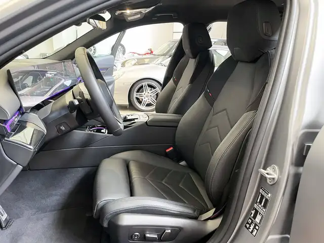 BMW 5 Series view 9