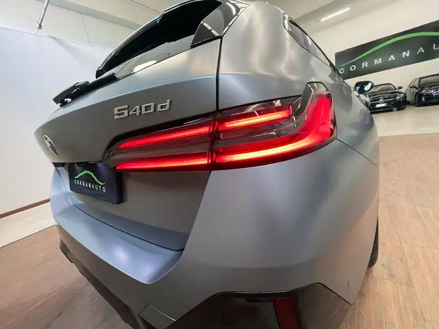 BMW 5 Series view 20