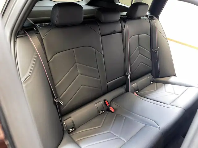 BMW 5 Series view 13