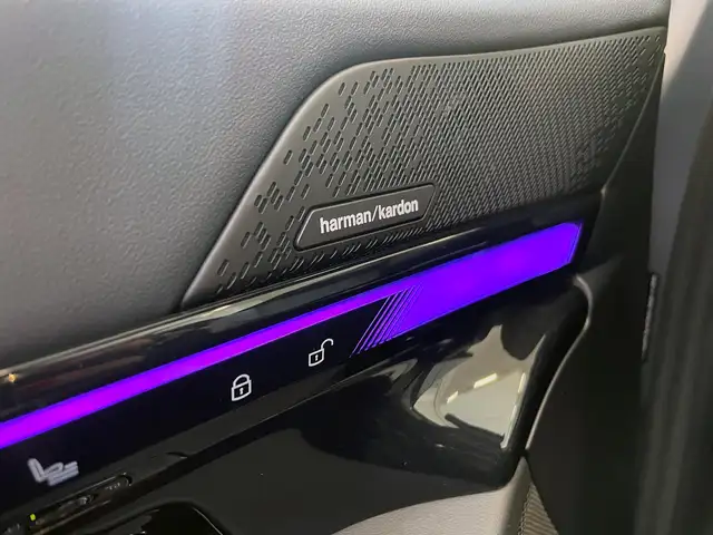 BMW 5 Series view 16