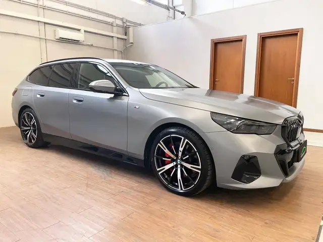 BMW 5 Series view 6