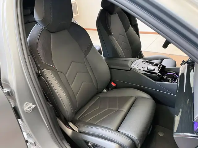 BMW 5 Series view 10