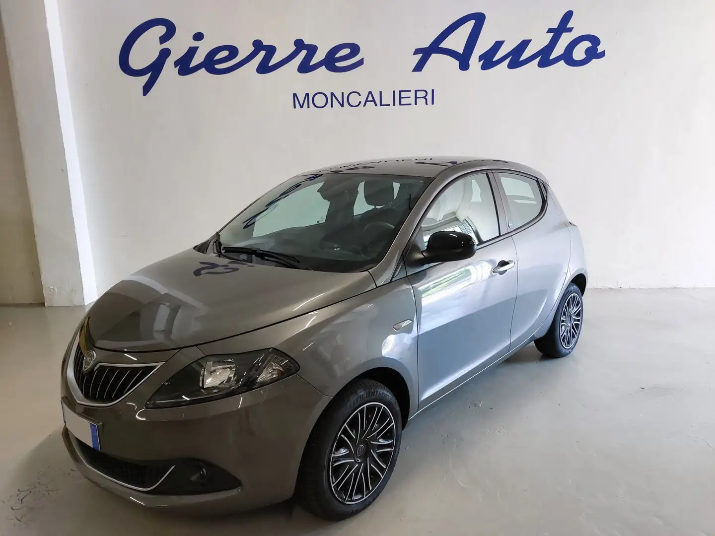 Lancia Ypsilon Ypsilon 1.0 FireFly 5 porte S&S Hybrid Ecochic Go Grigio - 1