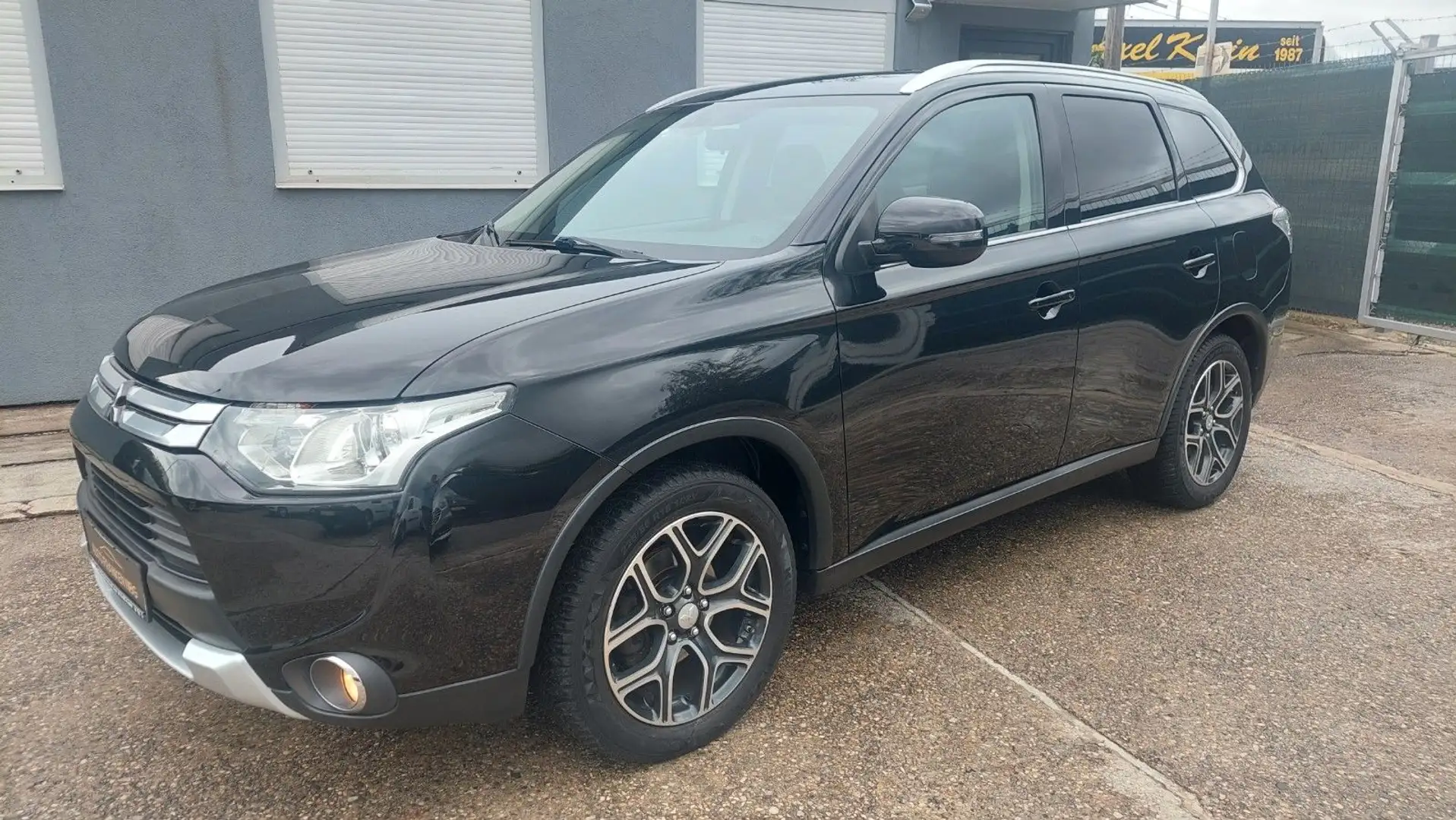 Mitsubishi Outlander Kollektion+ 4WD/Navi/Kamera Schwarz - 1