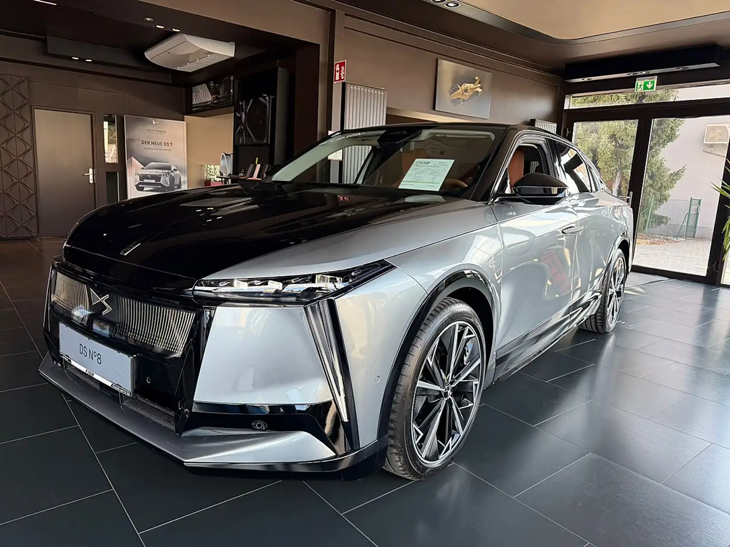 DS Automobiles N°8 DS N8 Long Range 97,2kWh AWD Etoile Aut. Grau - 1