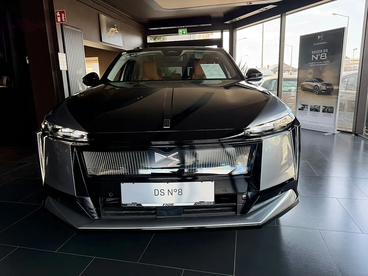 DS Automobiles N°8 DS N8 Long Range 97,2kWh AWD Etoile Aut. Grau - 2