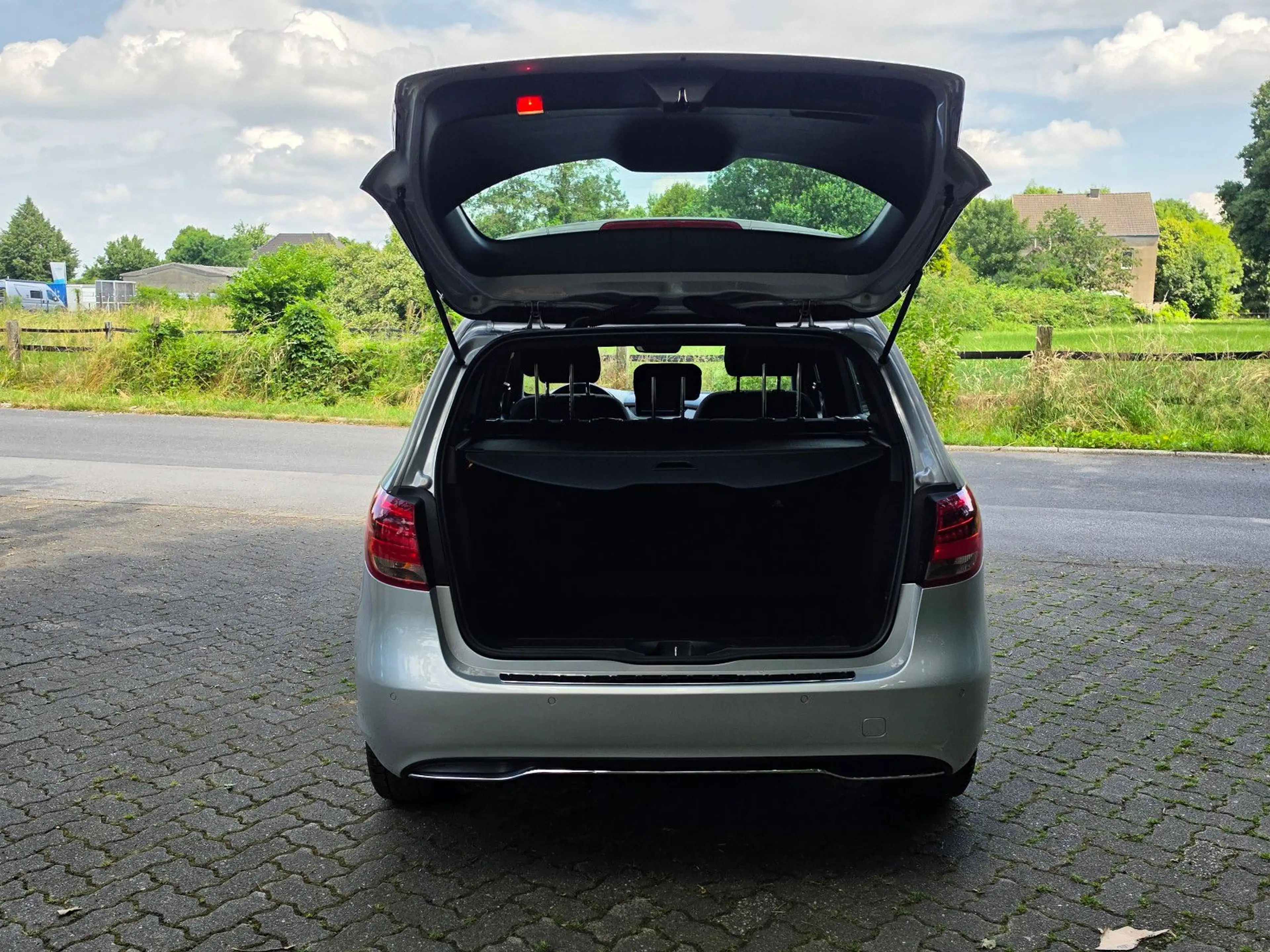 Mercedes-Benz B 180 d *59.000Km*Navi*Klima*Sitzh*PDC*Sprachsteu — photo 9