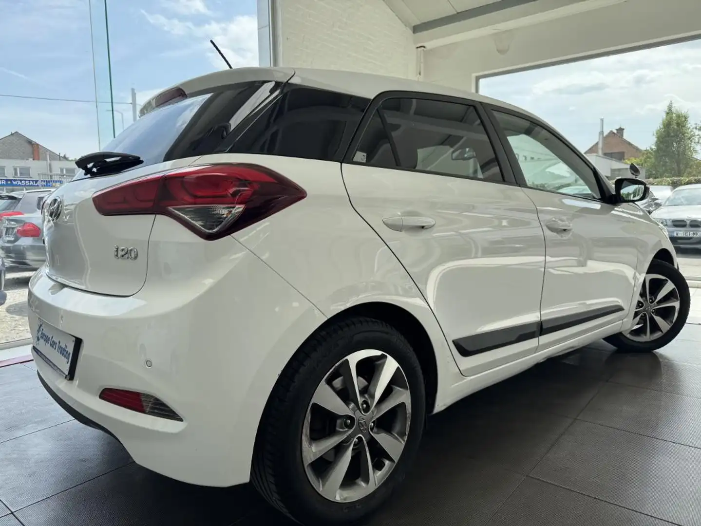 Hyundai i20 1.4I 100 CH BVA GAR 12M Blanc - 2