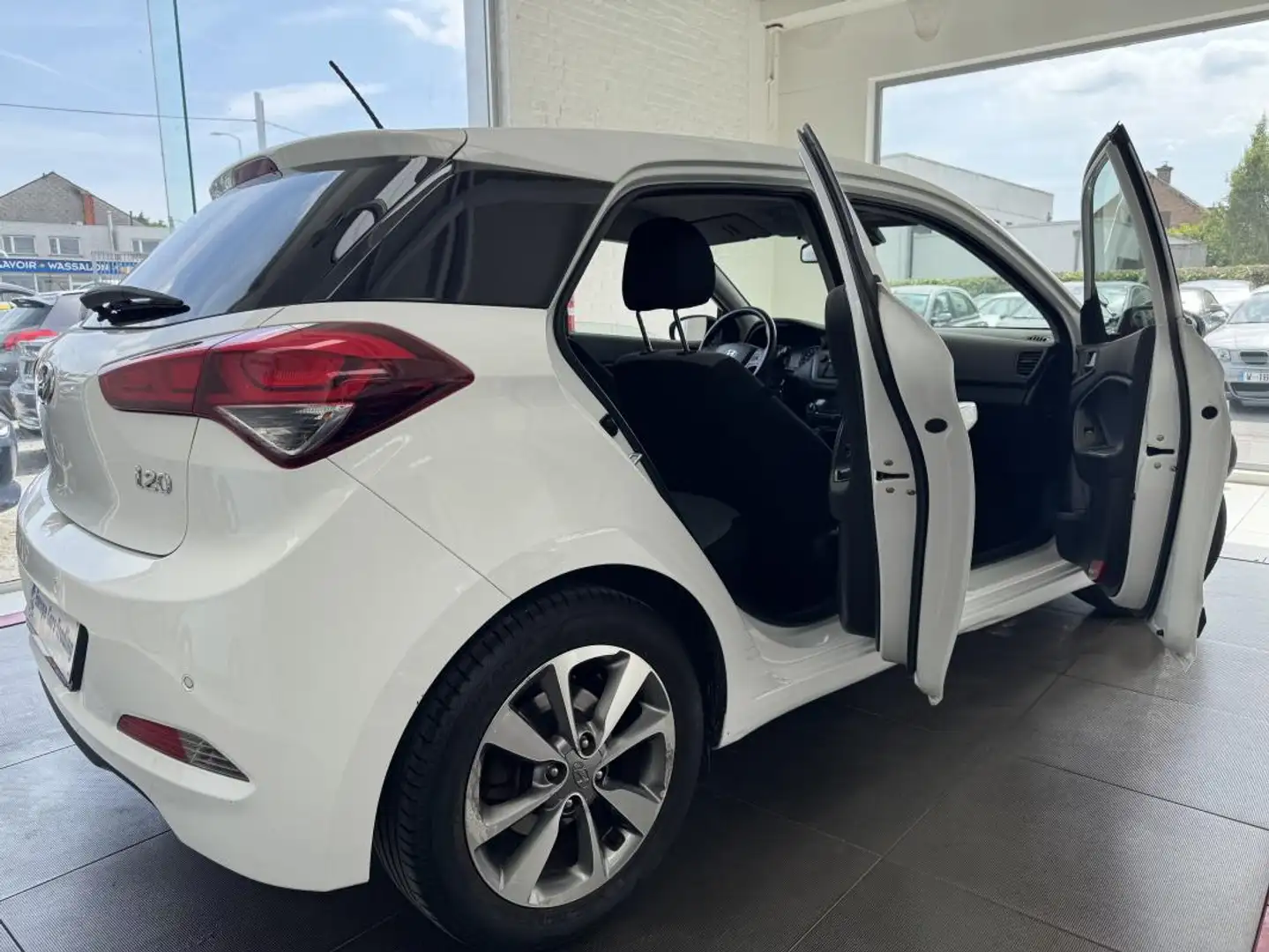 Hyundai i20 1.4I 100 CH BVA GAR 12M Wit - 2