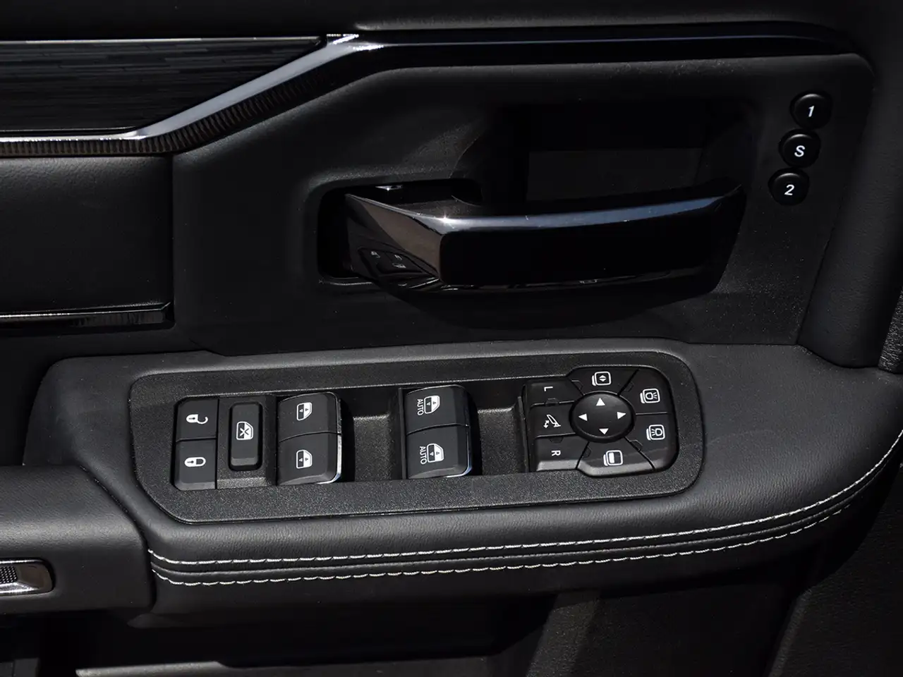 RAM 2500 снимка RAM 2500