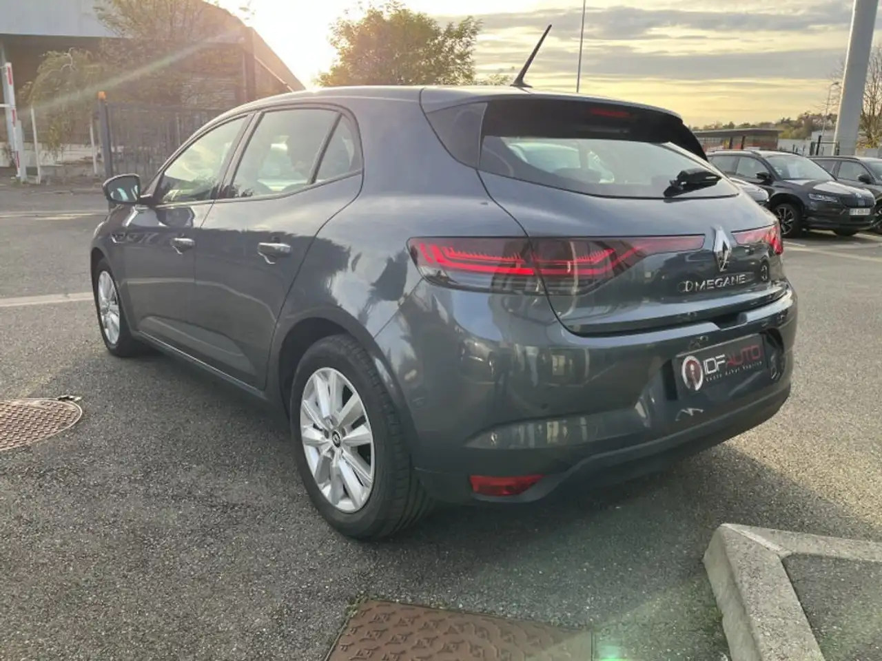 Renault Megane Citadine 5 portes — photo 5