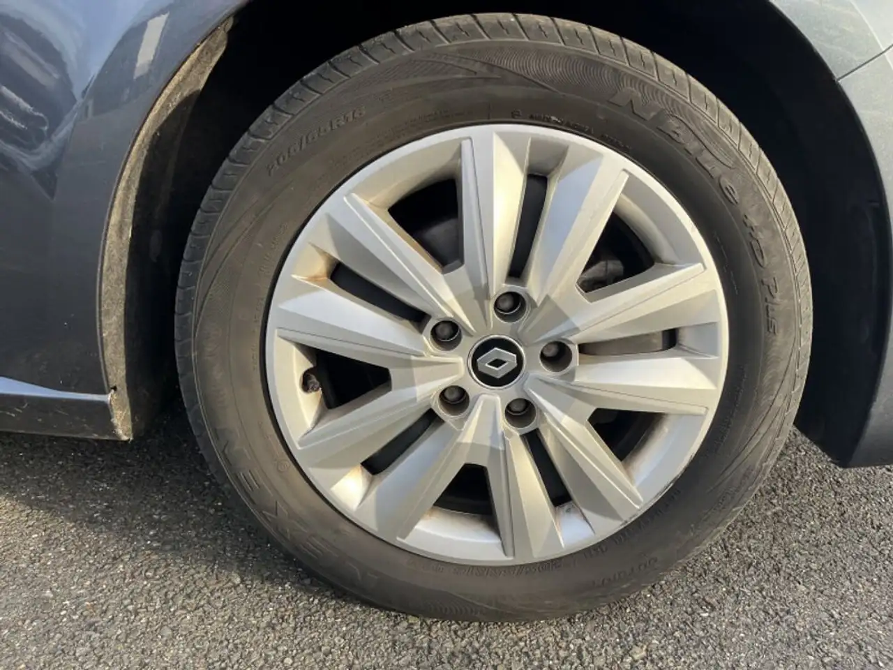 Renault Megane Citadine 5 portes — photo 11