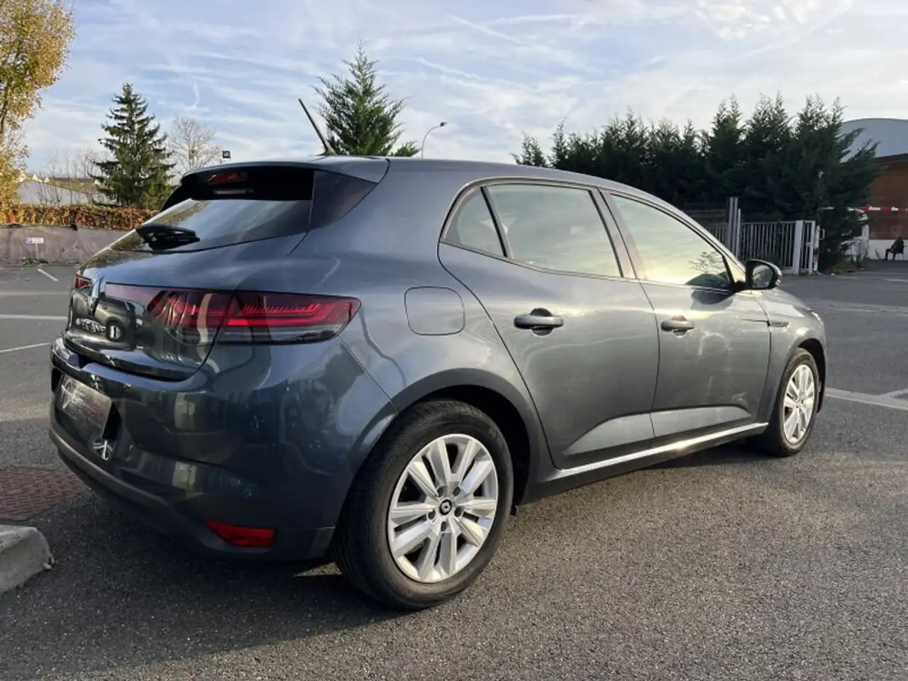 Renault Megane Citadine 5 portes — photo 4