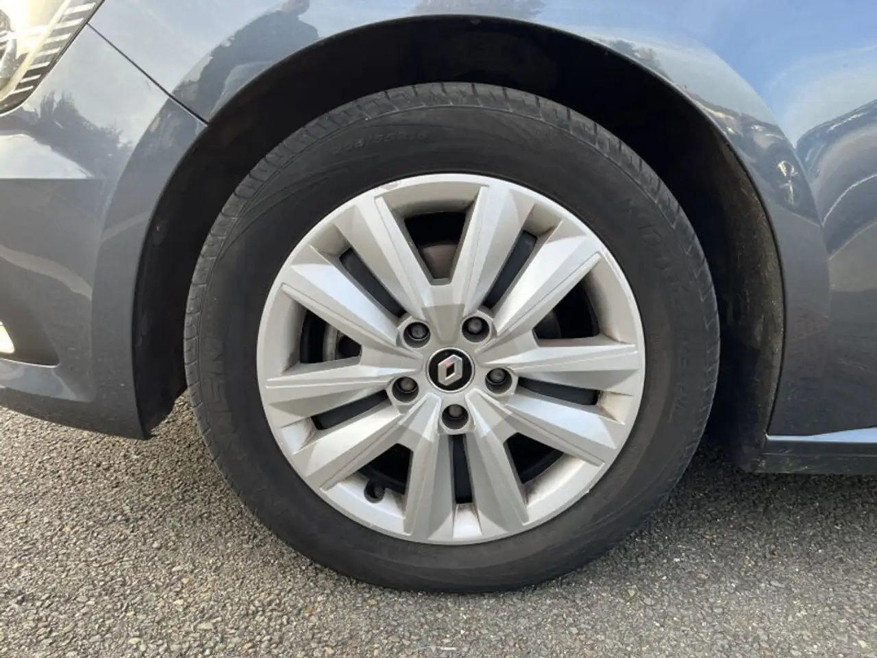 Renault Megane Citadine 5 portes — photo 8