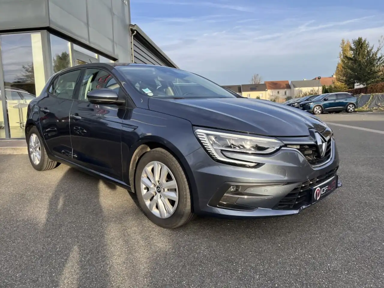 Renault Megane Citadine 5 portes — photo 2