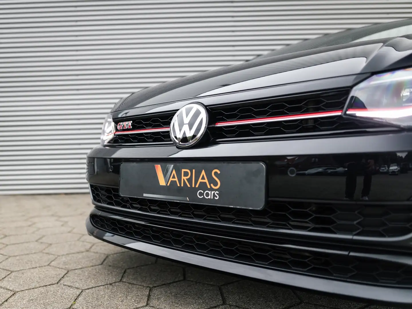 Volkswagen Polo GTI 2.0 TSI Pano Alcantara Navi Cruise Camera Zwart - 2