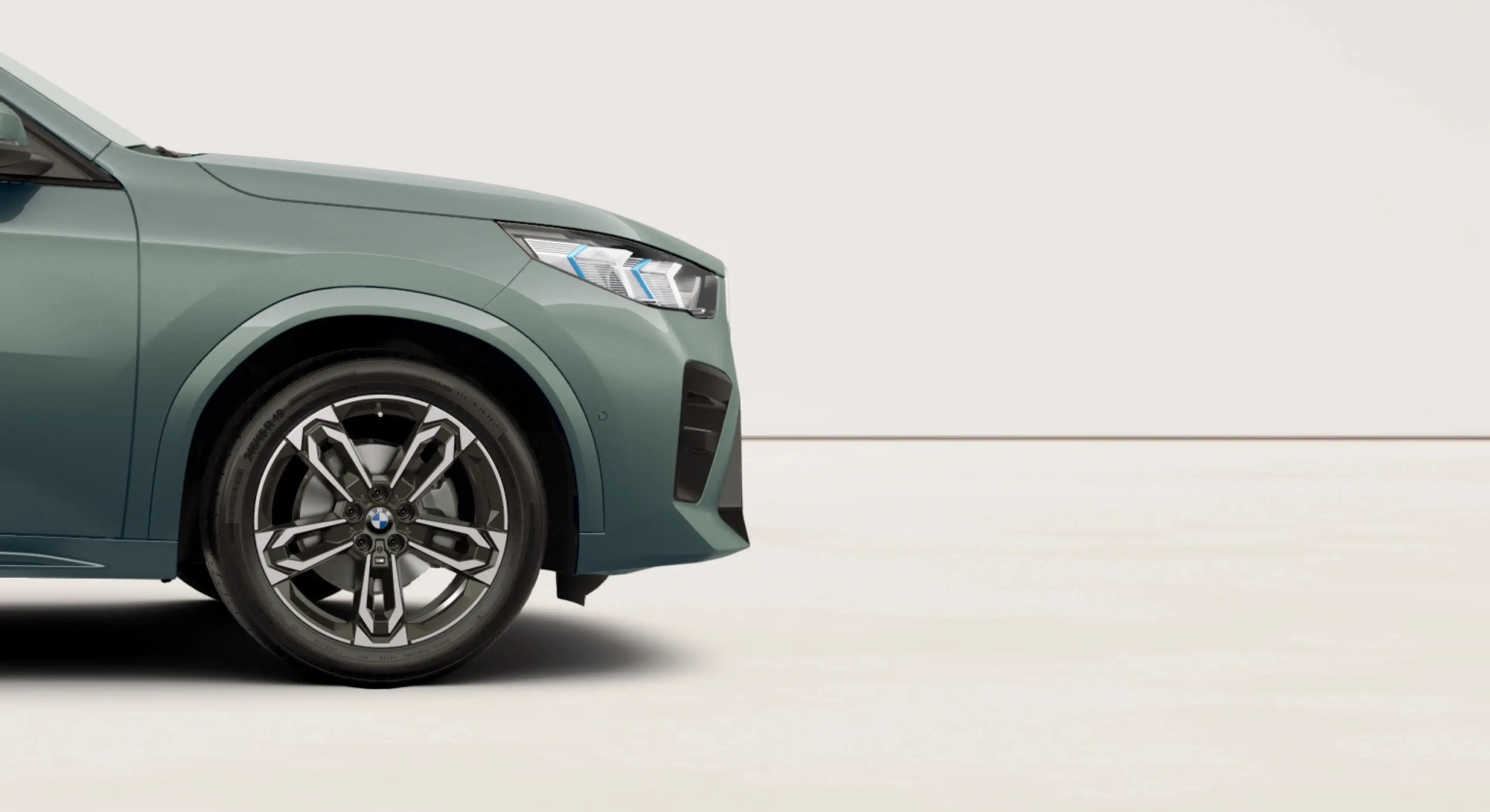 BMW iX2 eDrive20 M Sport / KEYL / 360CAM / HUD / DODE HOEK / ICONIC GLOW / ... — photo 8