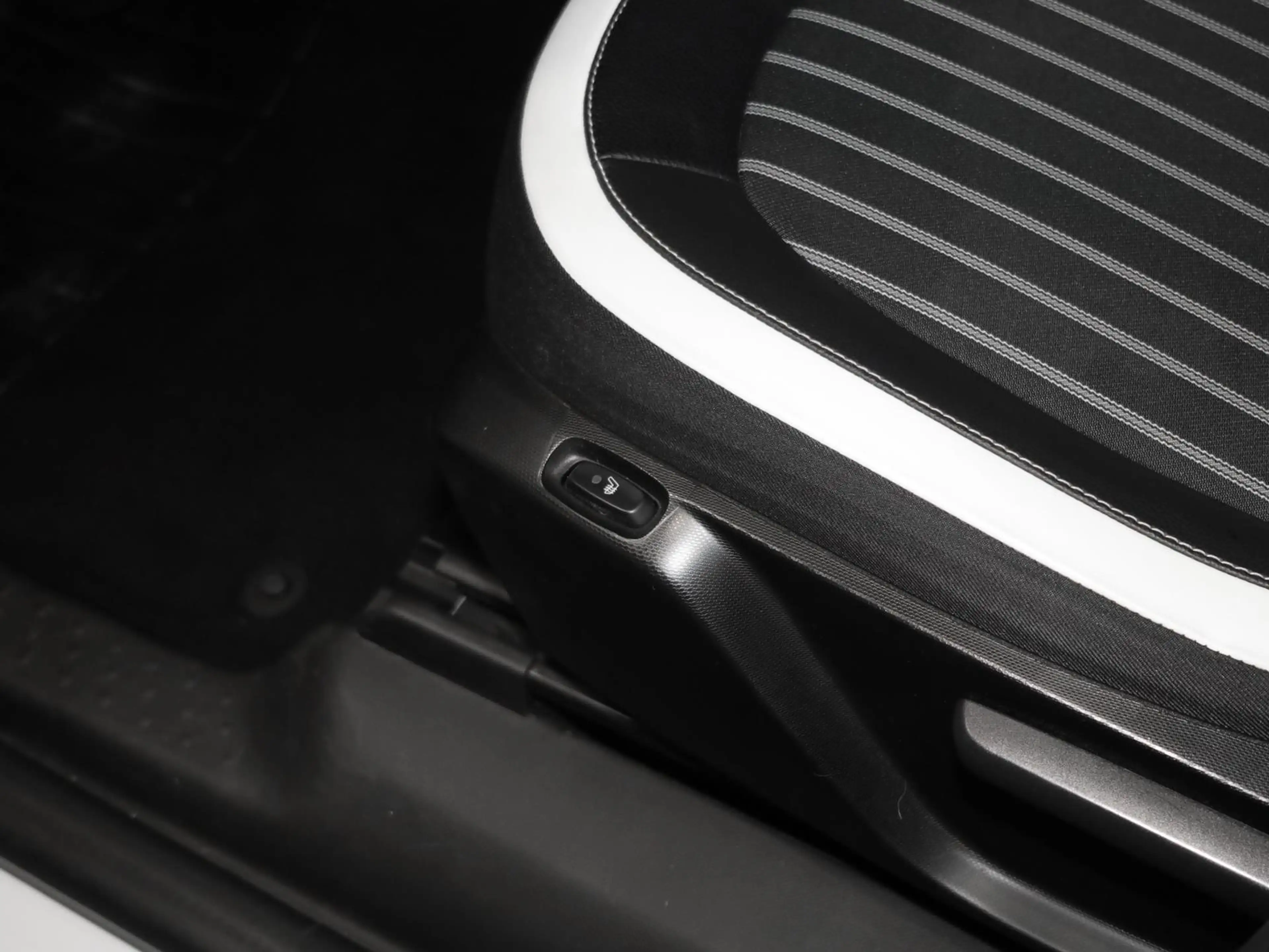 Renault Twingo E-TECH INTENS NAVI SHZ RFK KLIMA CarPlay — photo 12