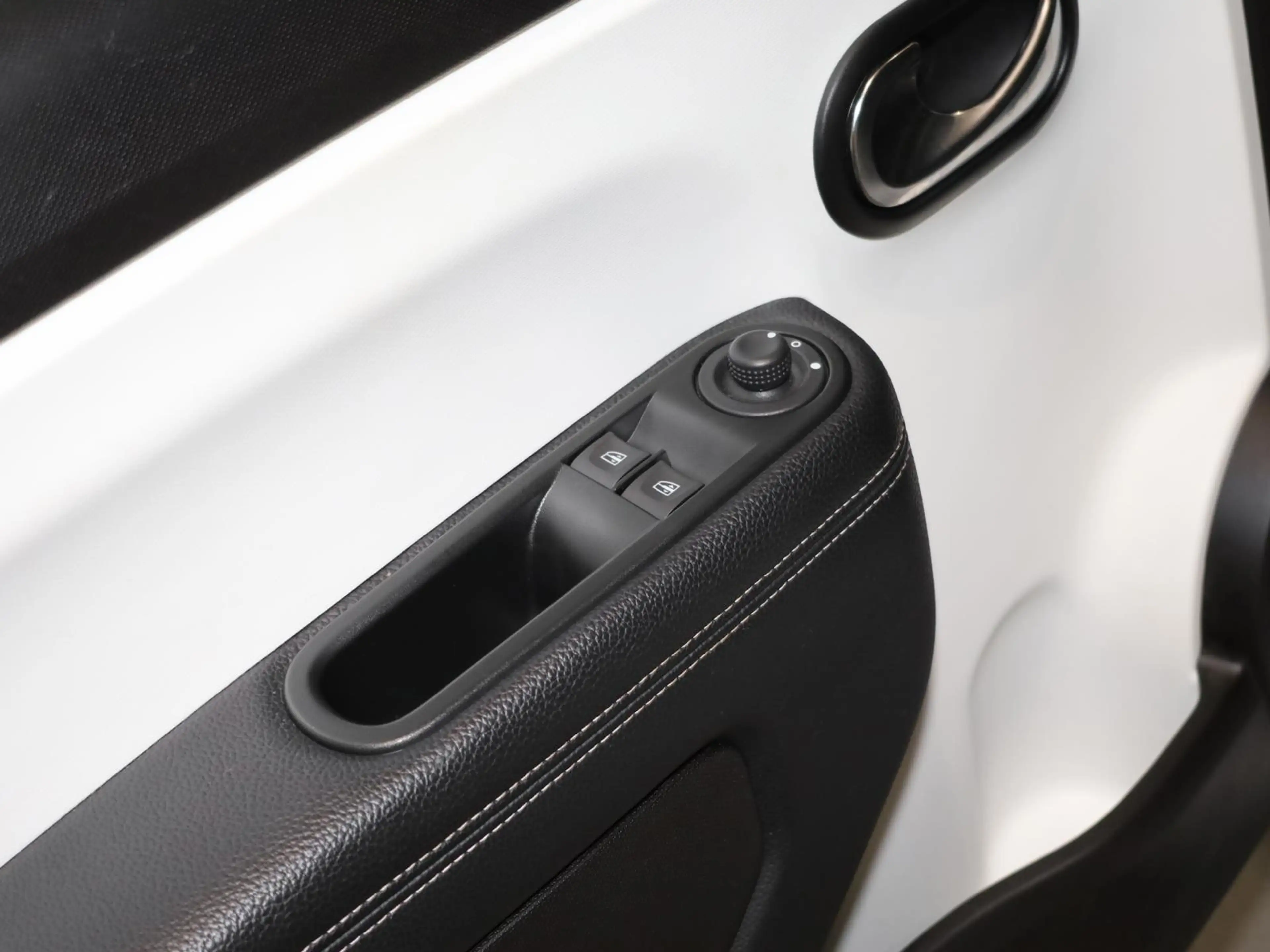 Renault Twingo E-TECH INTENS NAVI SHZ RFK KLIMA CarPlay — photo 13
