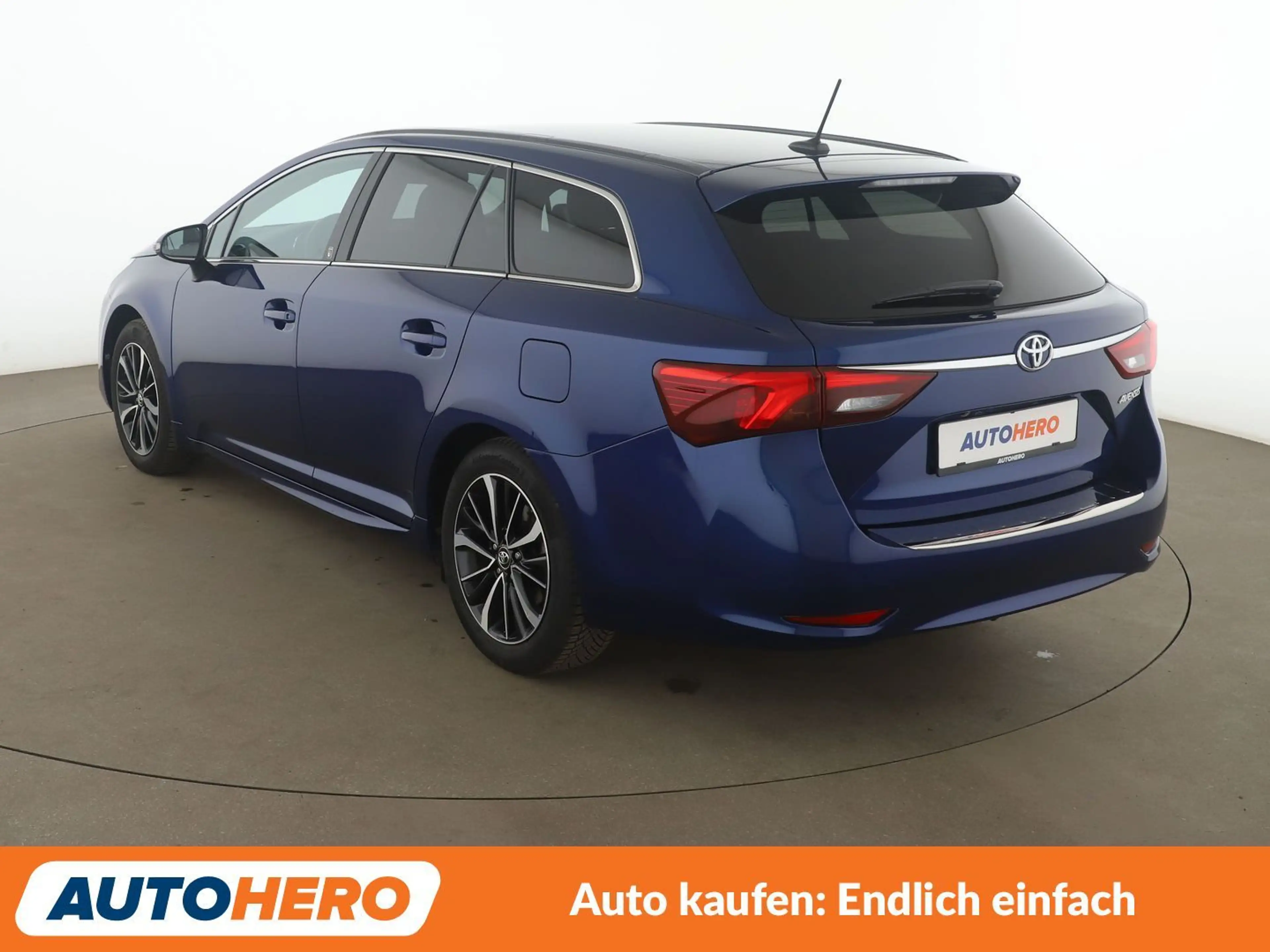 Toyota Avensis 1.8 Team D *NAVI*BiLED*CAM*SHZ*TEMPO*ALU* — photo 4