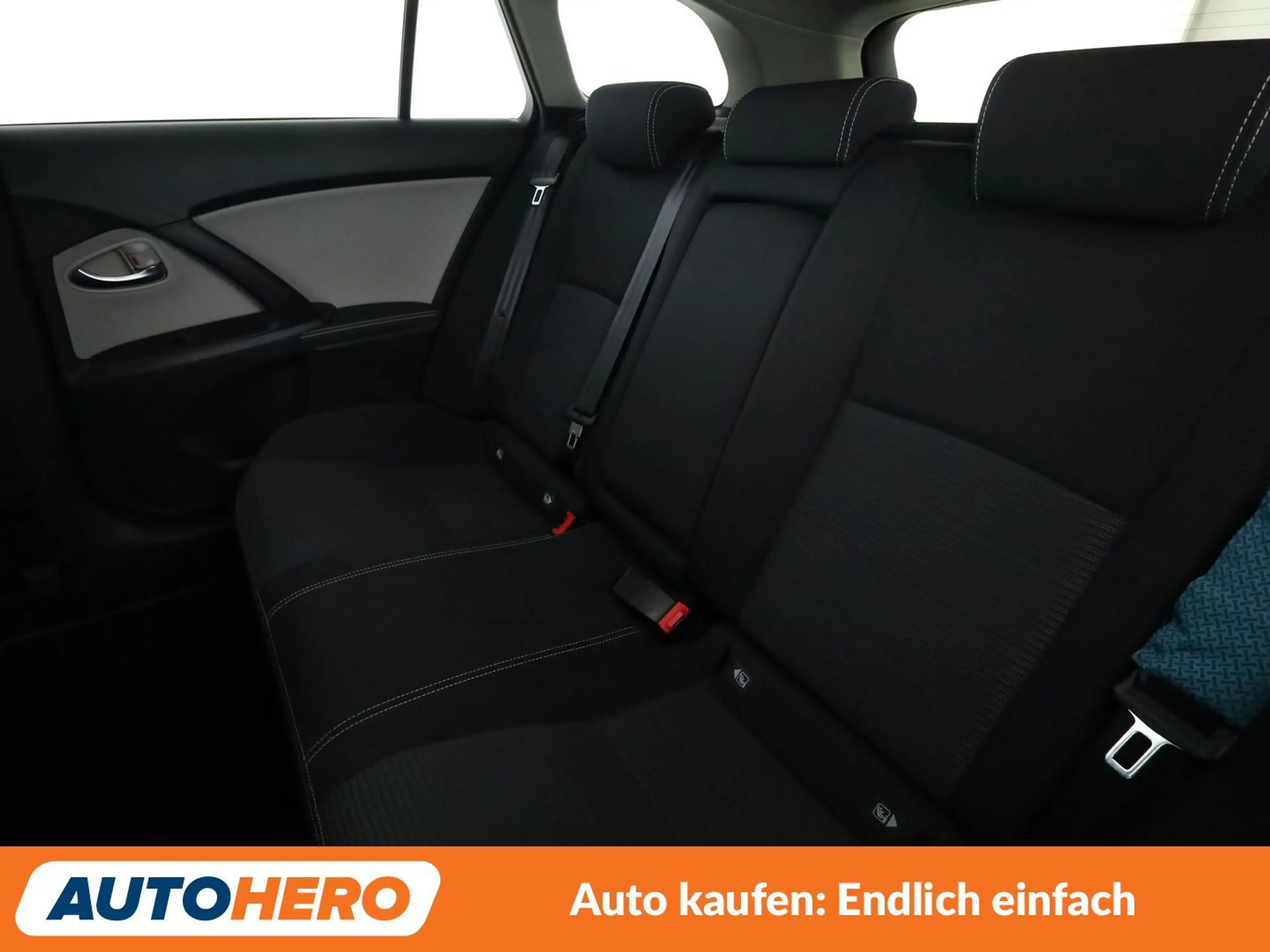 Toyota Avensis 1.8 Team D *NAVI*BiLED*CAM*SHZ*TEMPO*ALU* — photo 14