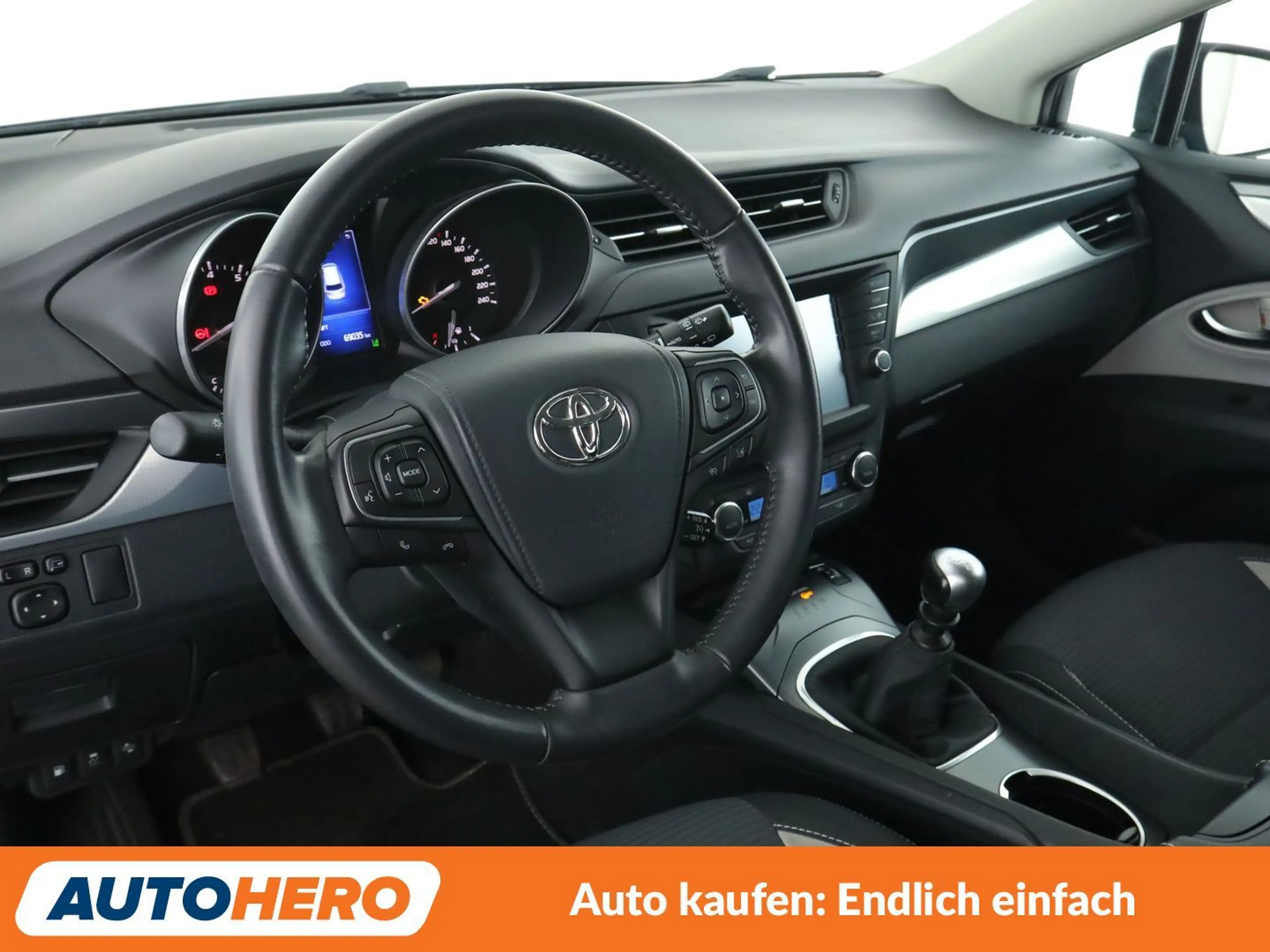 Toyota Avensis 1.8 Team D *NAVI*BiLED*CAM*SHZ*TEMPO*ALU* — photo 11