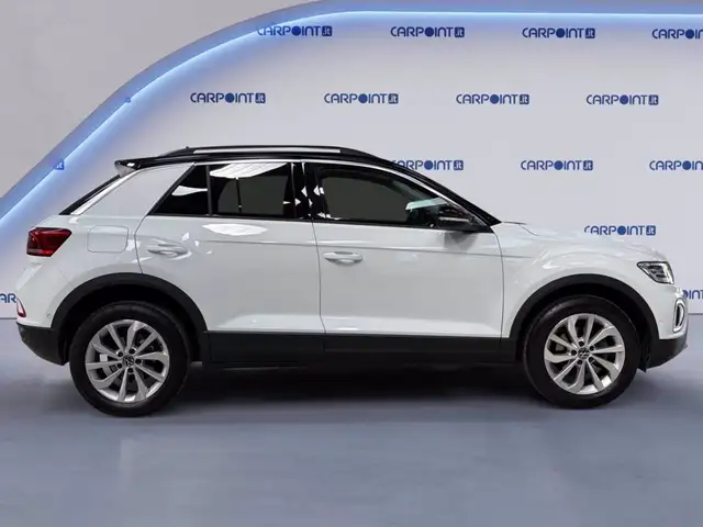 Volkswagen T-Roc view 8