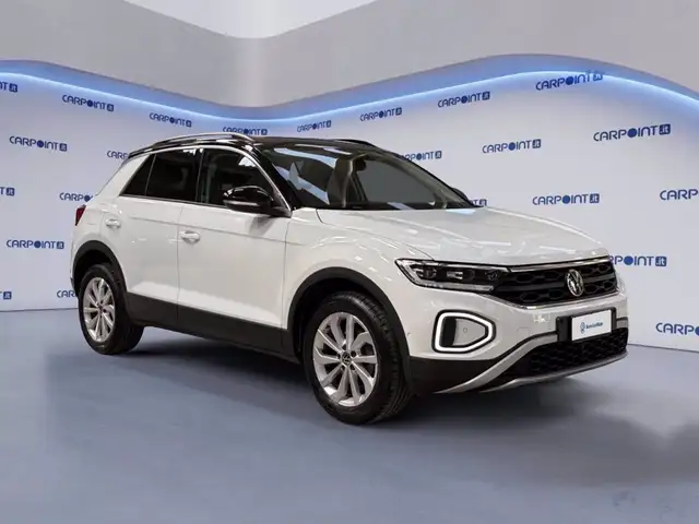 Volkswagen T-Roc view 9