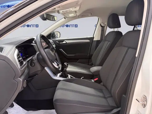Volkswagen T-Roc view 11