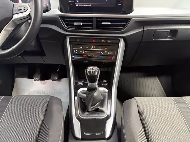 Volkswagen T-Roc view 13