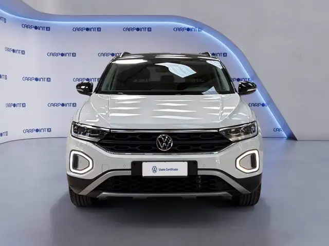 Volkswagen T-Roc view 10
