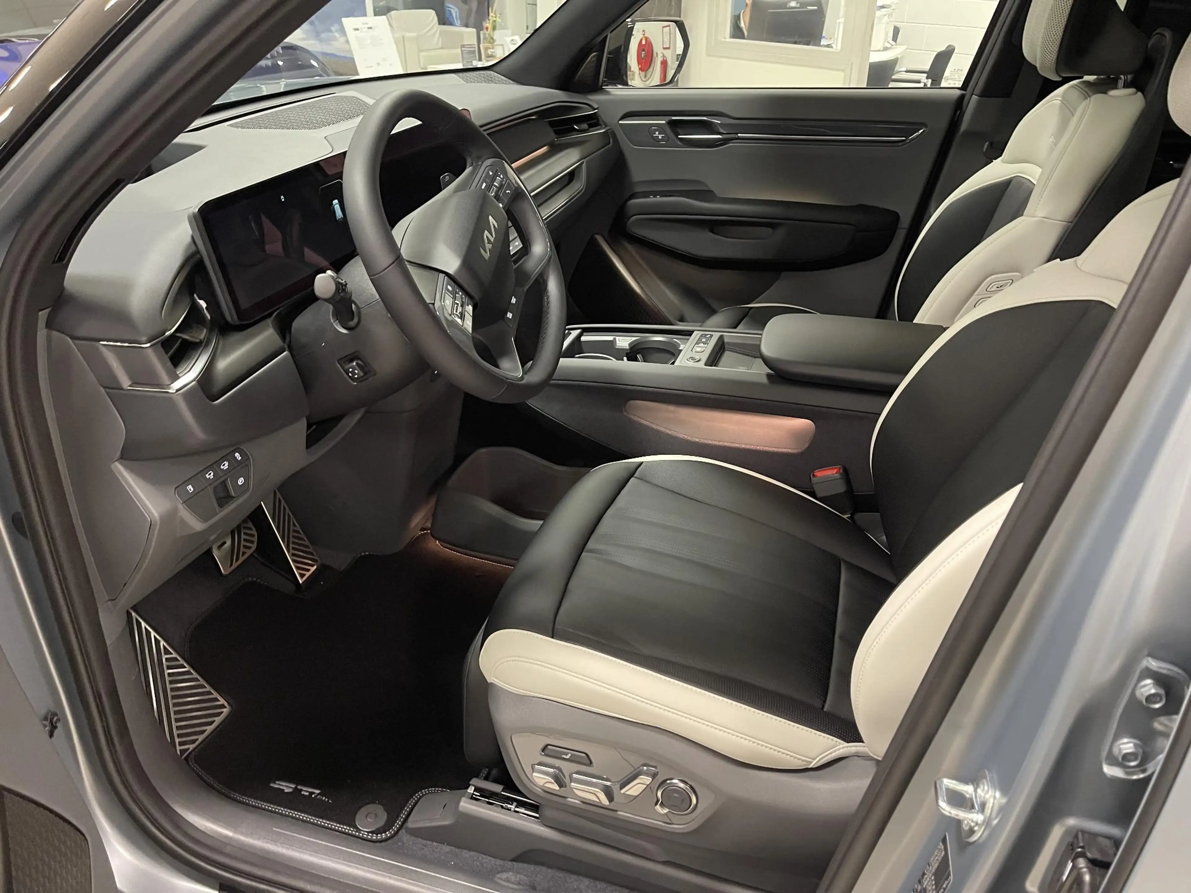 Kia EV9 GT-Line AWD 99.8 kWh Direct uit voorraad Leverbaar — photo 10