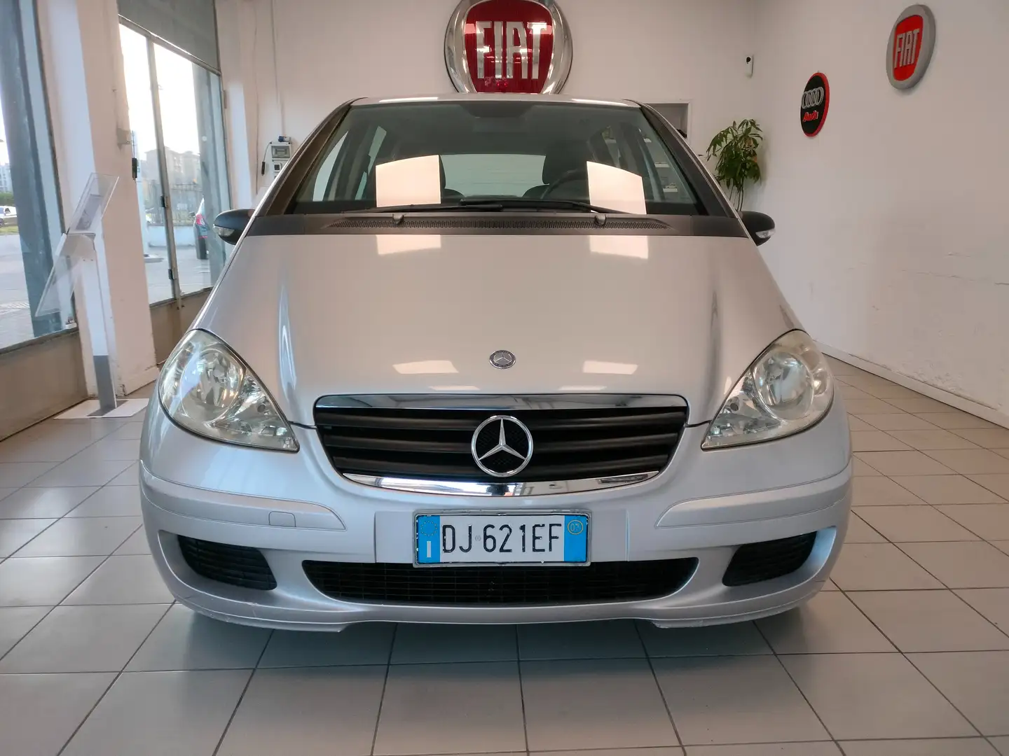 Mercedes-Benz A 150 BENZINA CAMBIO AUTOMATICO Plateado - 2