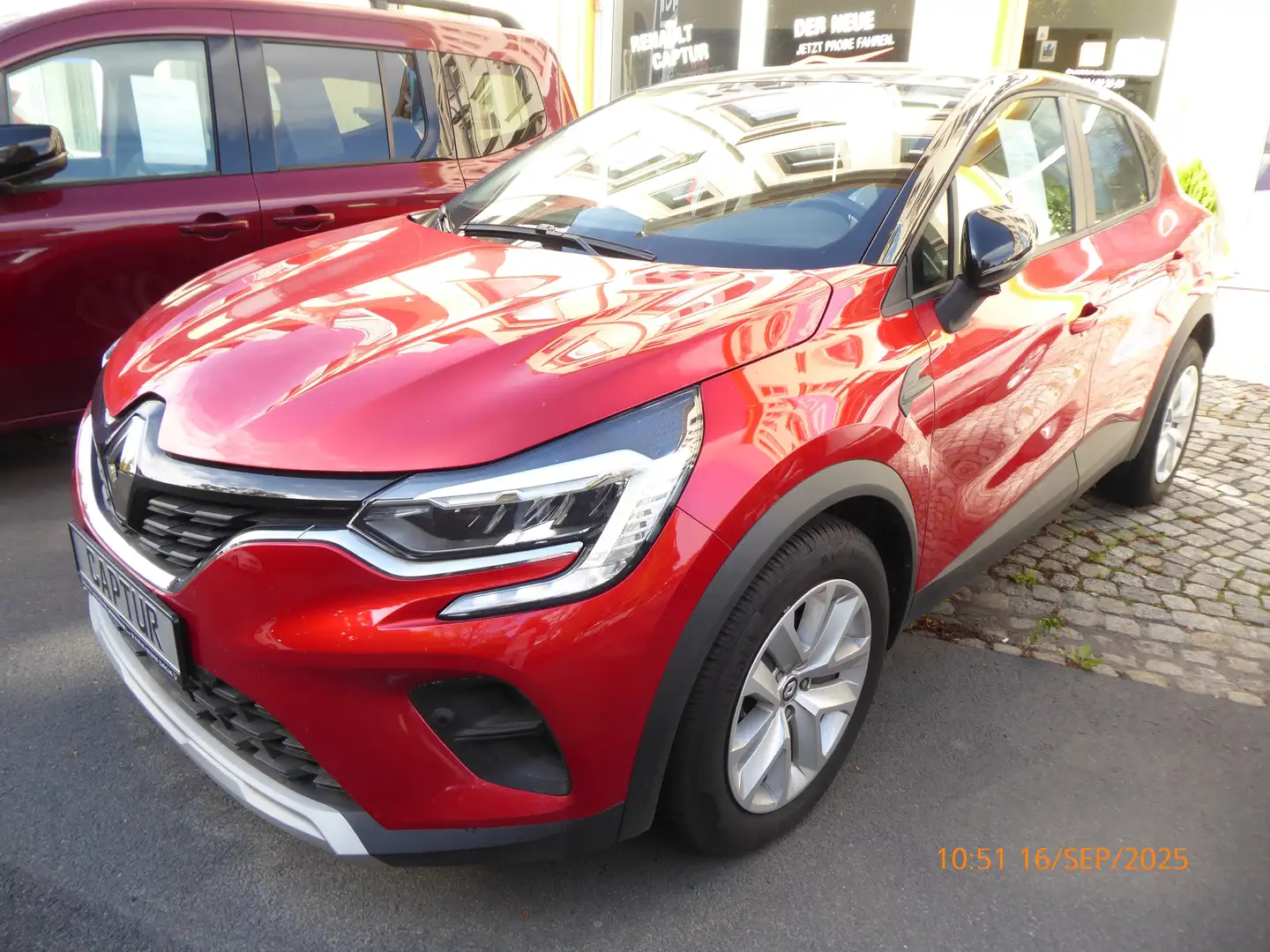Renault Captur Evolution Rot - 2