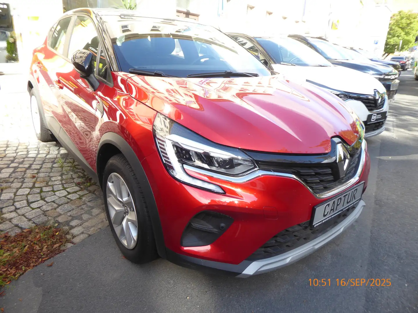 Renault Captur Evolution Rot - 1