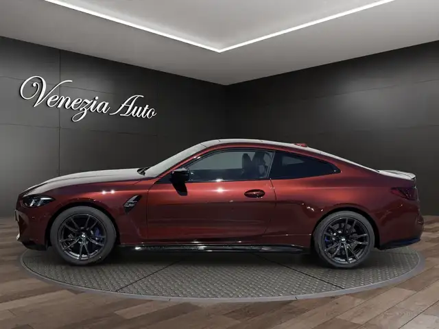BMW M4 view 3