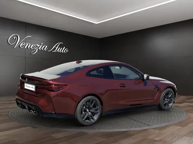 BMW M4 view 4