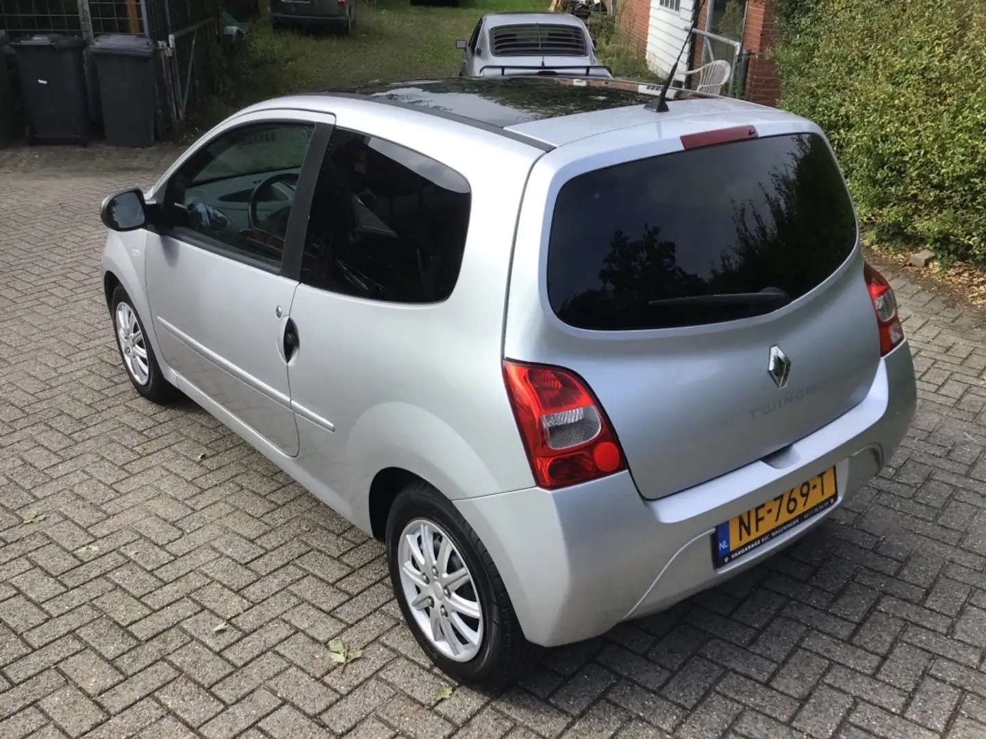 Renault Twingo 1.2-16V NIGHT & DAY Grau - 2