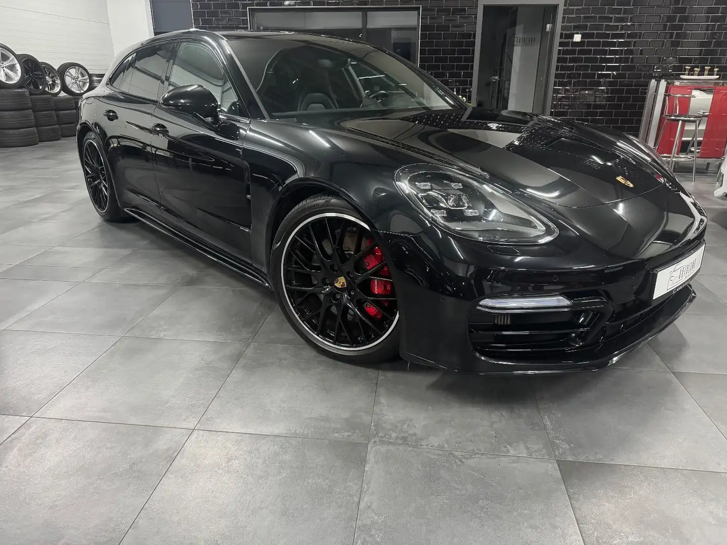 Porsche Panamera Sport Turismo GTS Schwarz - 1