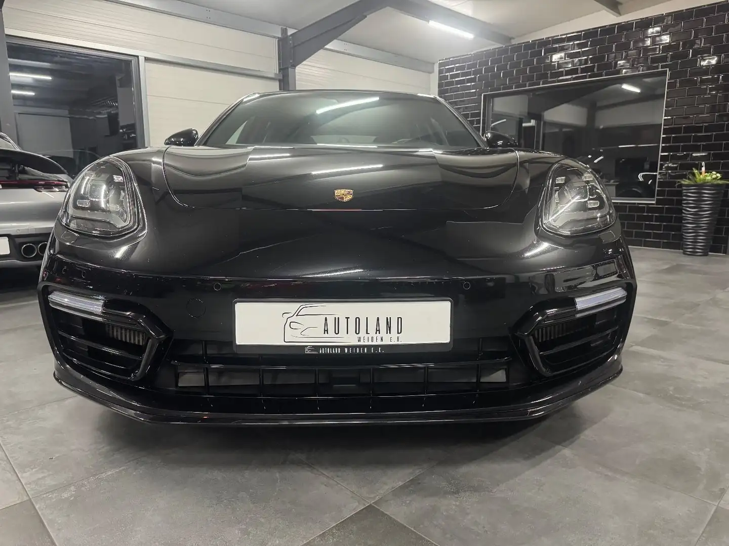 Porsche Panamera Sport Turismo GTS Schwarz - 2