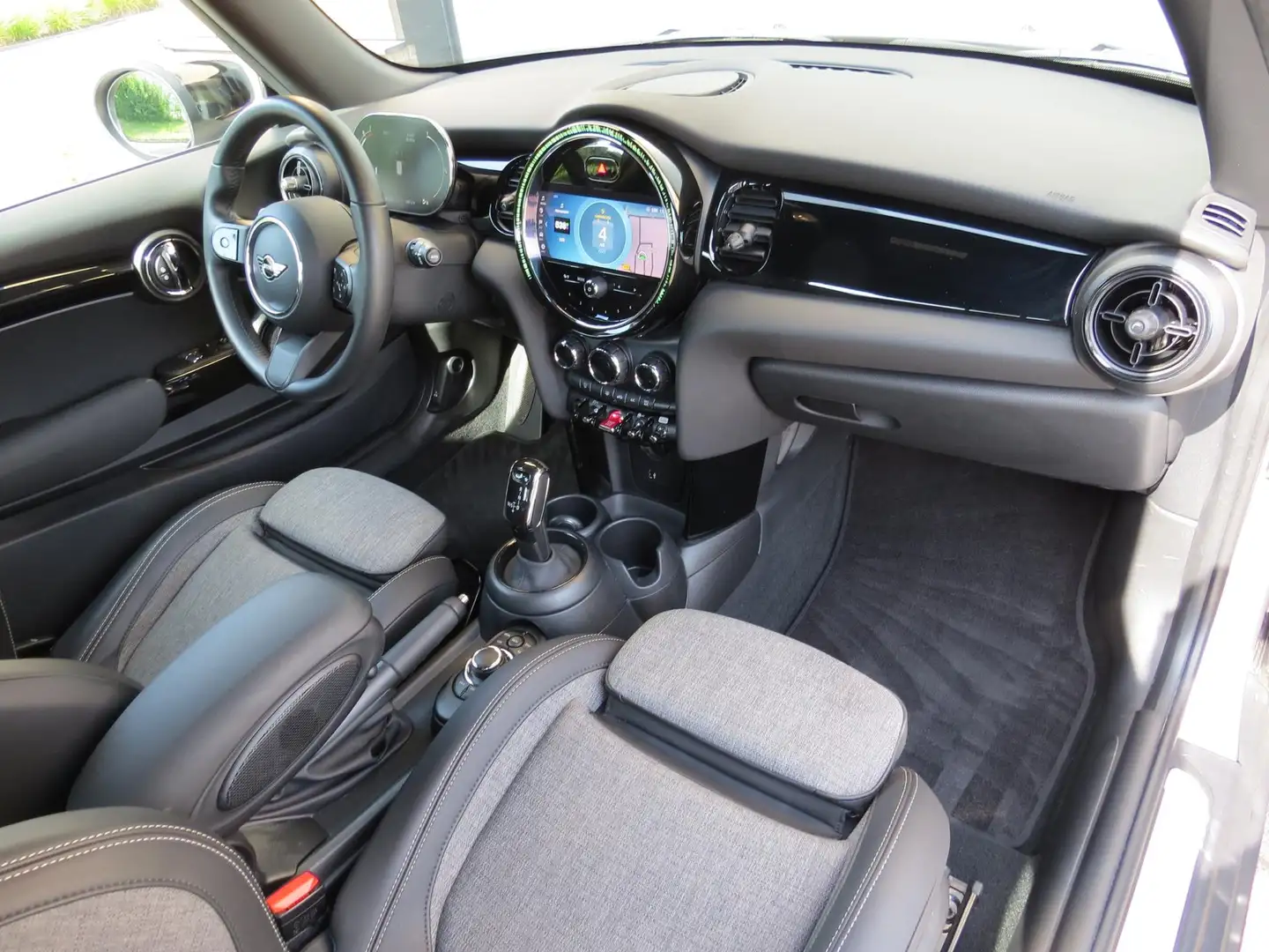 MINI Cooper 1.5 Classic automaat *Carplay *Cruise *Unieke kleu Grijs - 2