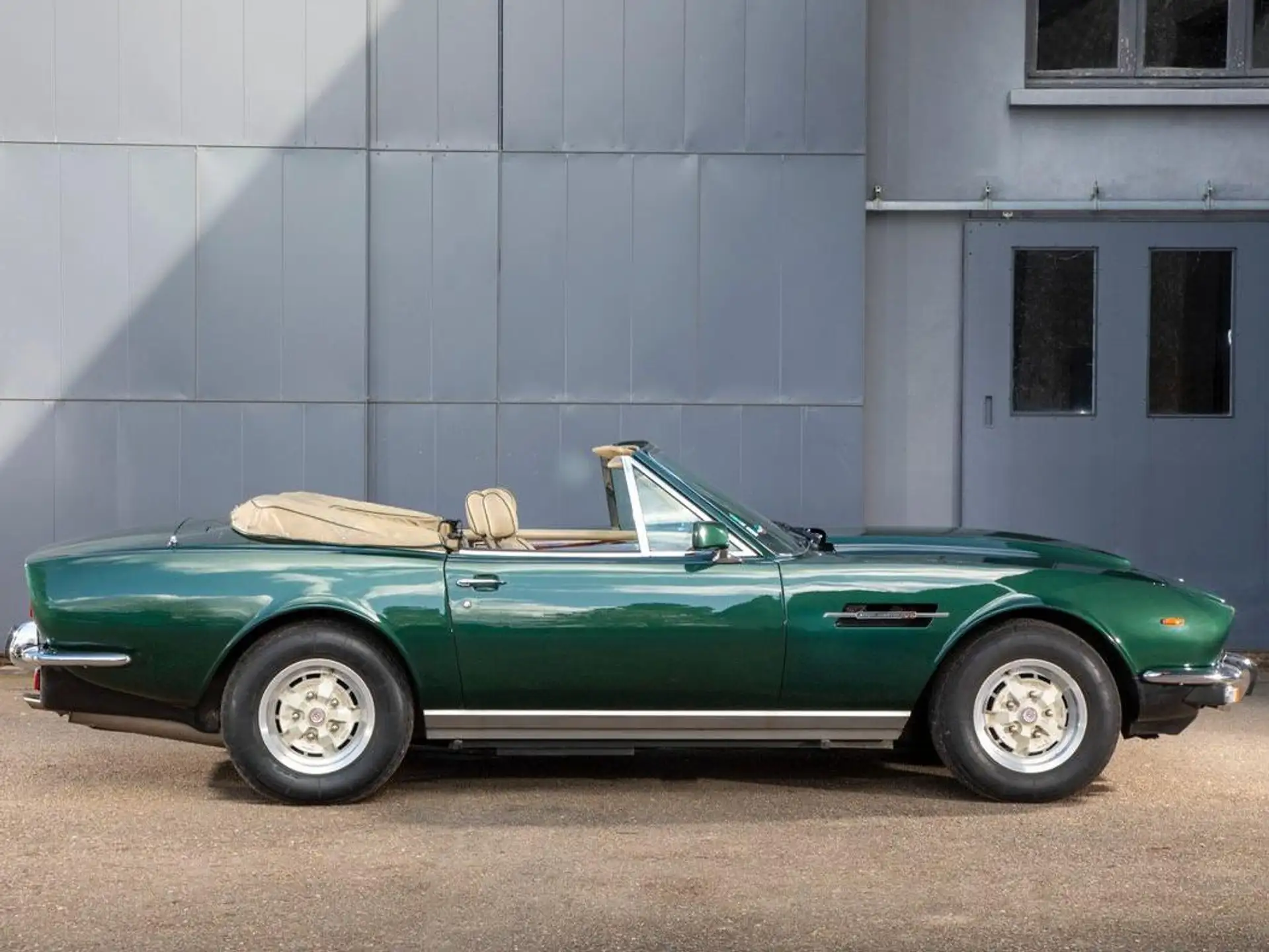 애스턴마틴 V8 Volante Série 1 (1981) 1981 네이비 사진 6