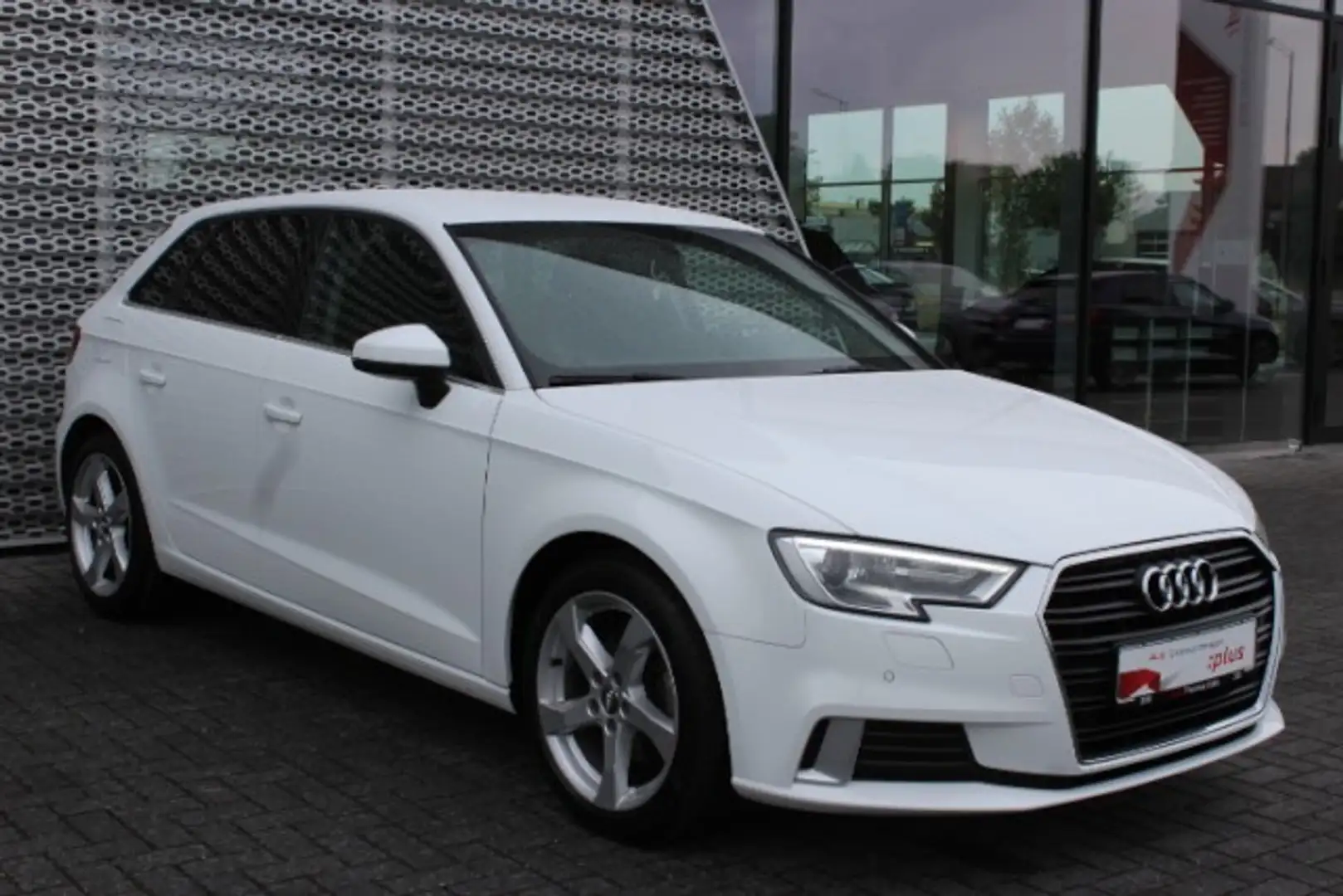 Audi A3 Sportback 30 TDI Sport Xenon Navi SpSi AKlima APS Weiß - 2