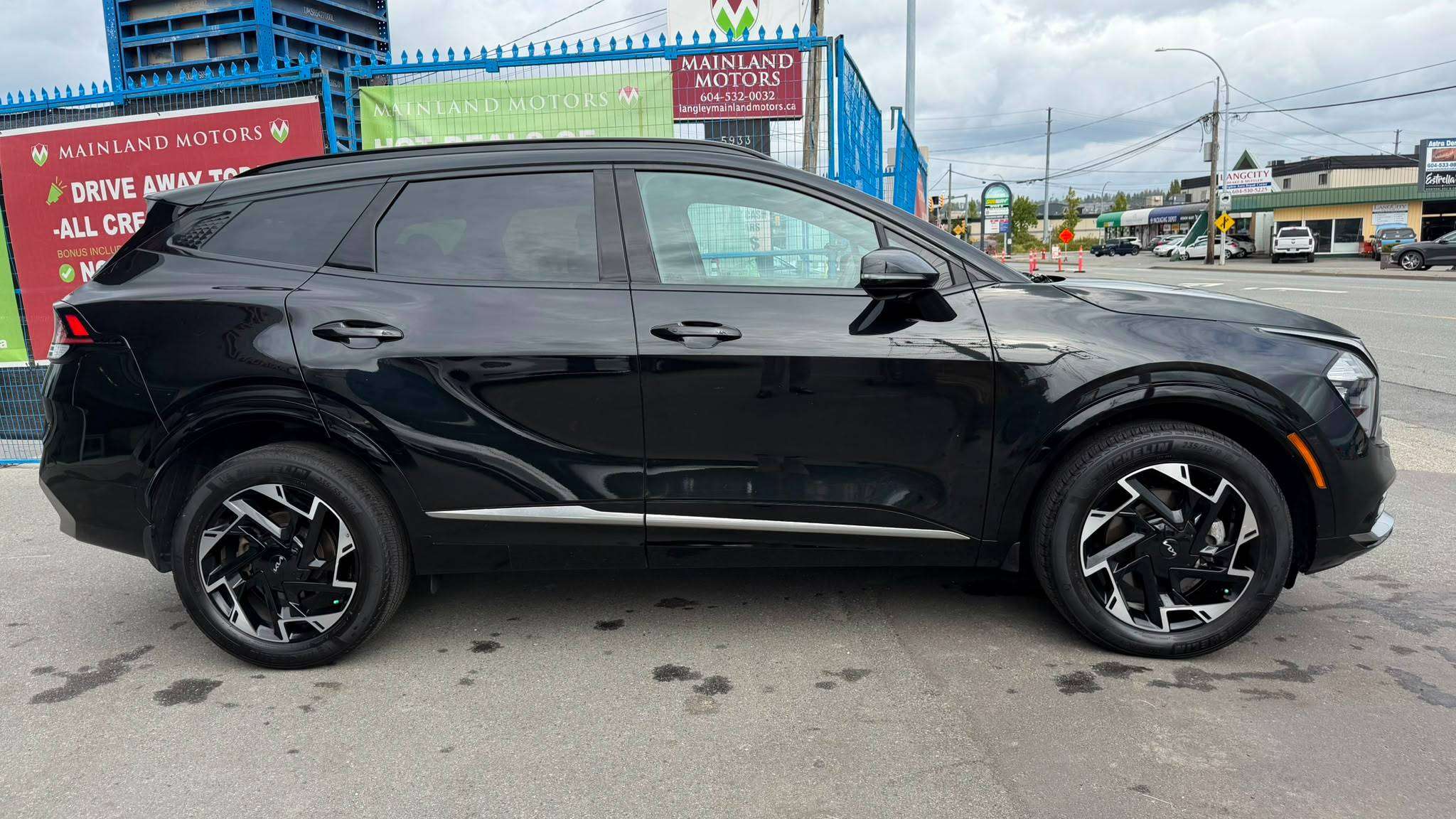 2023 Kia Sportage — view 4