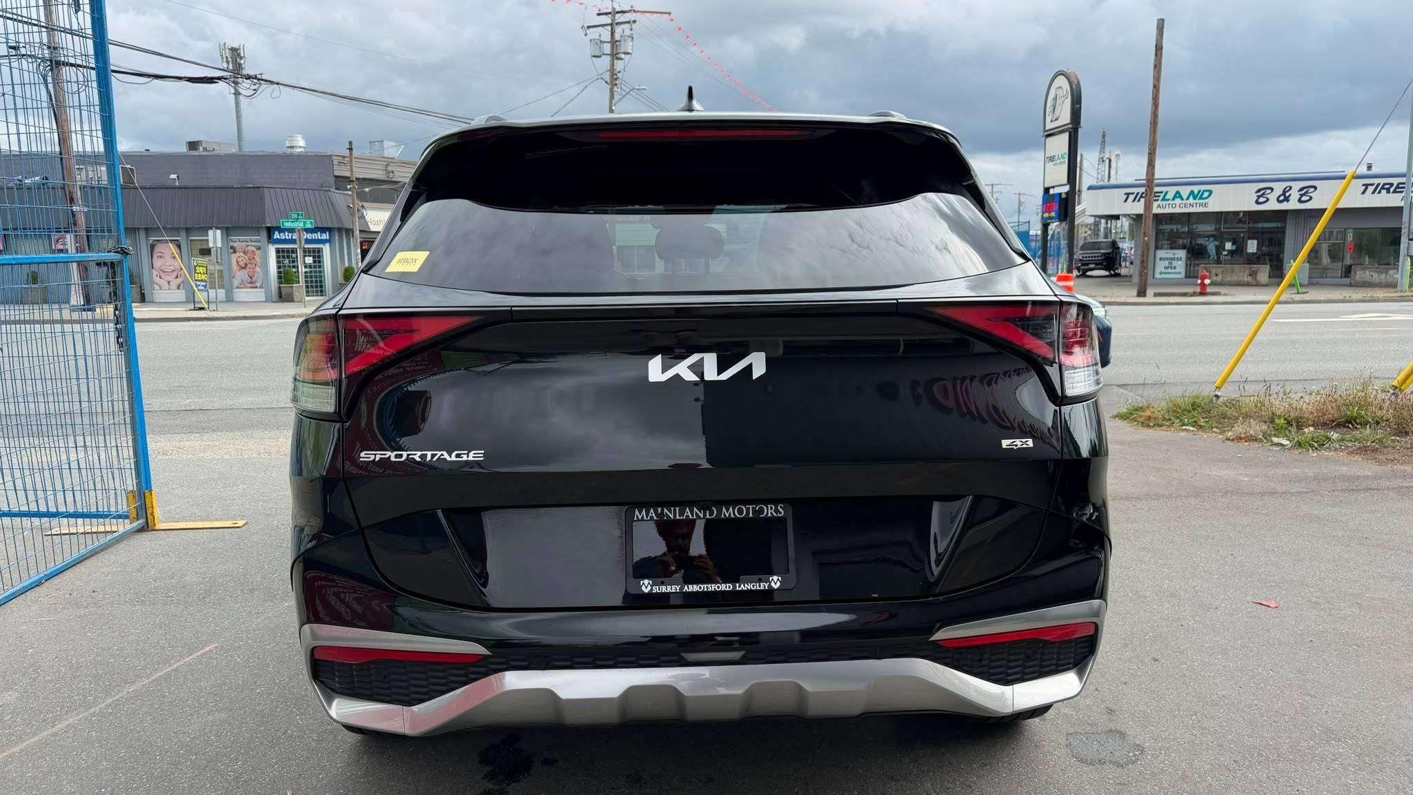 2023 Kia Sportage — view 6