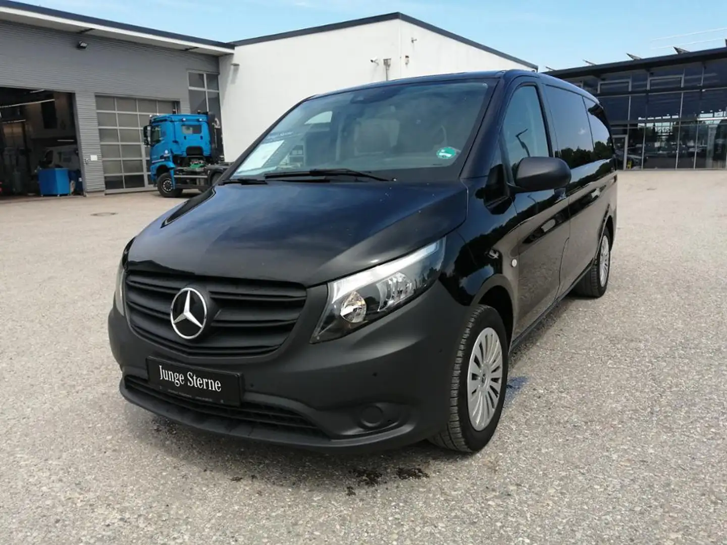 Mercedes-Benz Vito 116 CDI Tourer PRO L Navi*Kamera*PDC*9-Sitz Schwarz - 2